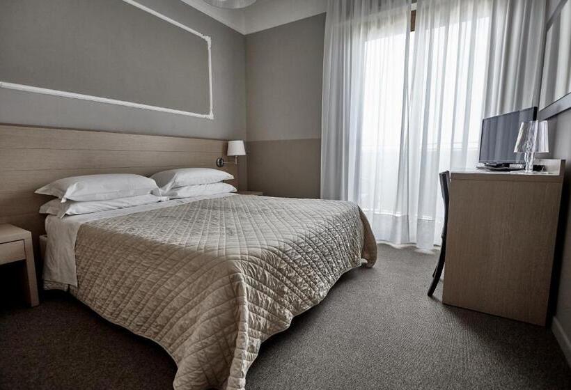 サイドオーシャンビュースタンダードルーム, Rouge Hotel International