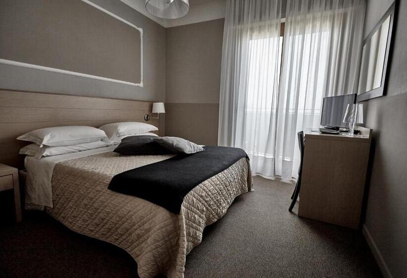 サイドオーシャンビュースタンダードルーム, Rouge Hotel International