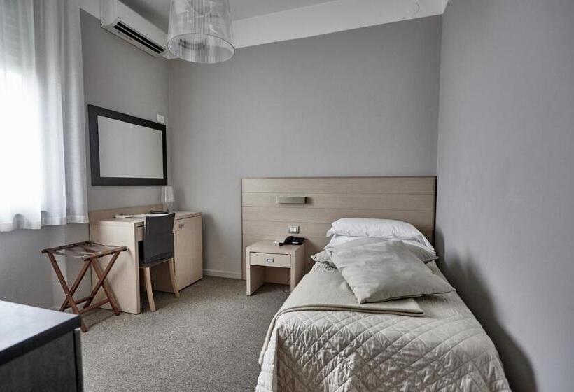 スタンダードシングルルーム, Rouge Hotel International