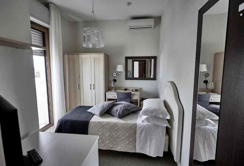 スタンダードシングルルーム, Rouge Hotel International