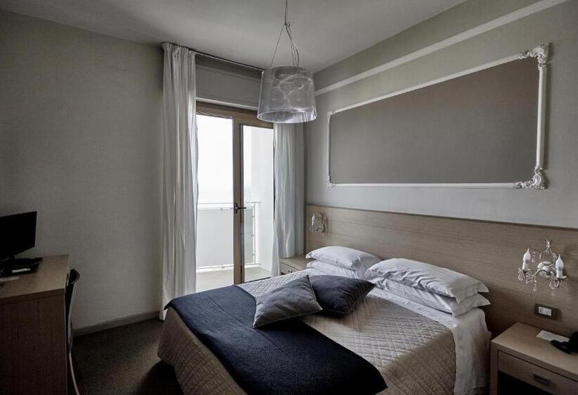 オーシャンビュースタンダードルーム, Rouge Hotel International