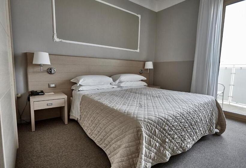 エコノミールーム, Rouge Hotel International