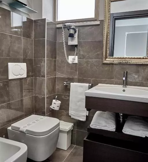 エコノミールーム, Rouge Hotel International