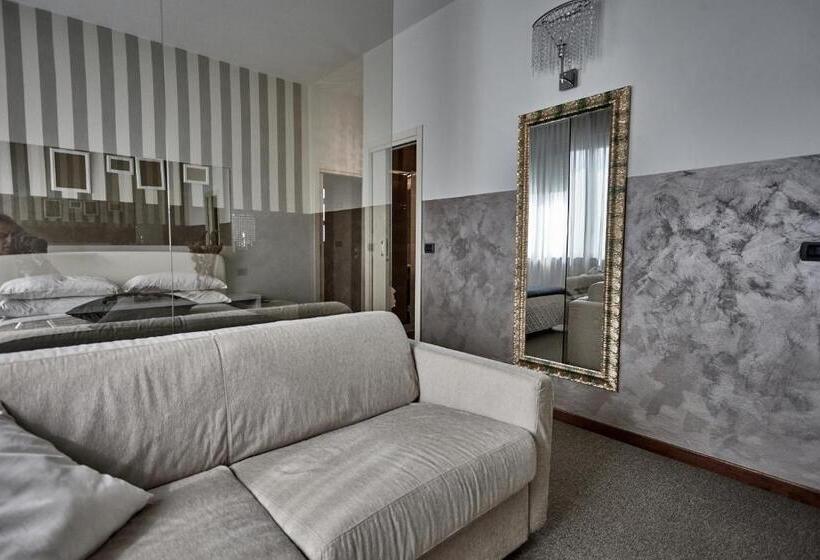 デラックスジュニアスイート, Rouge Hotel International