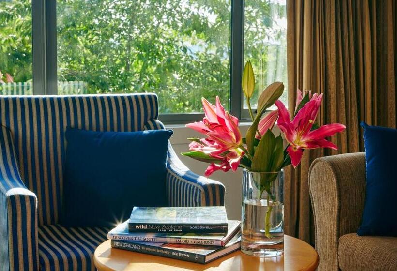 סוויטה, Asure Saxton Lodge Motel