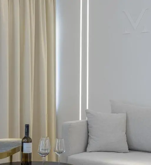 スイート, Acropolis Magenta Luxury Suites