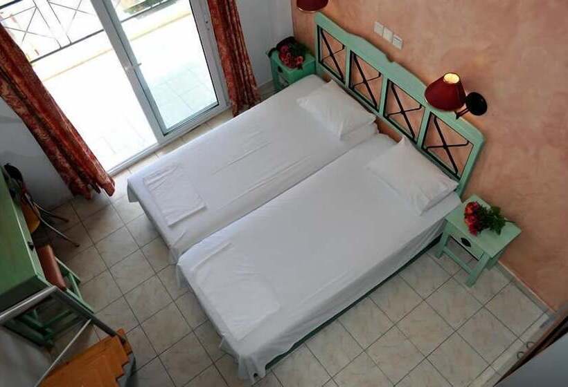 スタンダードトリプルルーム, Limenaria Beach