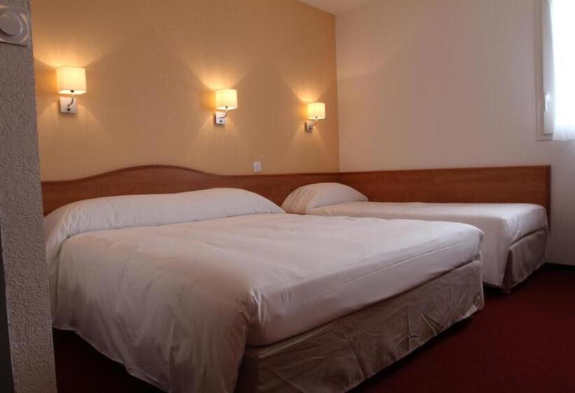 Номер Стандарт Трехместный, Brit Hotel Confort Villeneuve Sur Lot