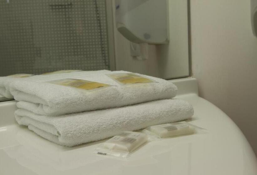 스탠다드 트리플 룸, Brit Hotel Confort Villeneuve Sur Lot