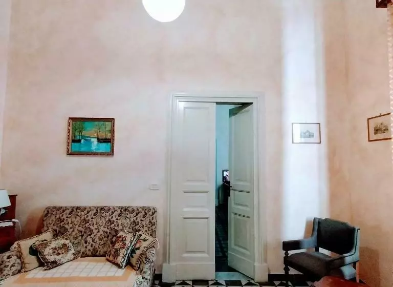 اتاق لوکس, Etna