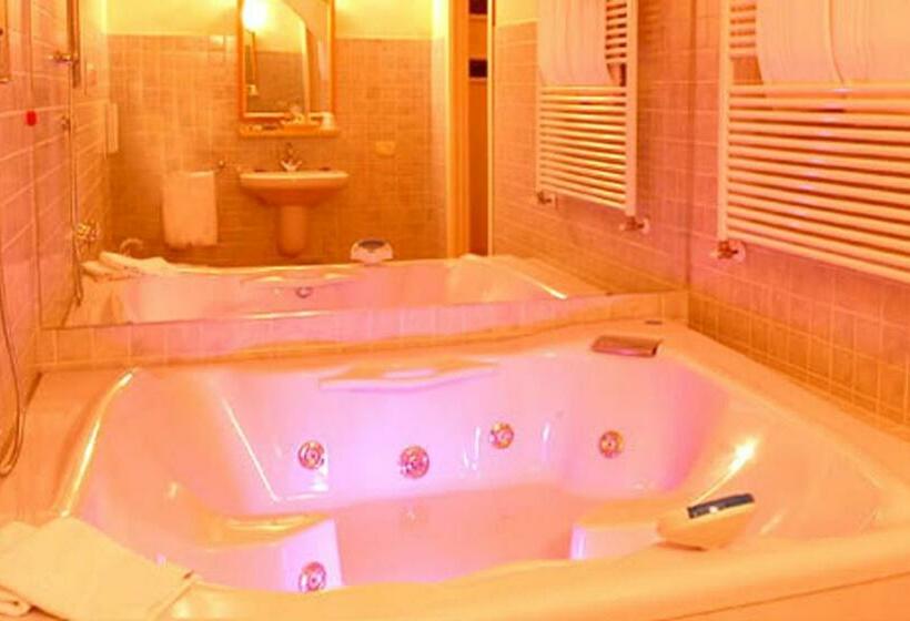 带按摩浴盆的套房, Adda