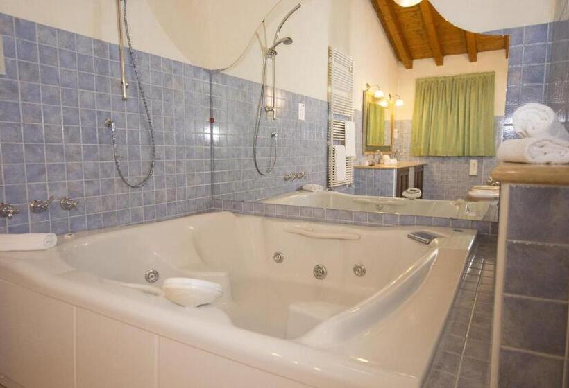 غرفة قياسية مزوَّدة بجاكوزي, Adda