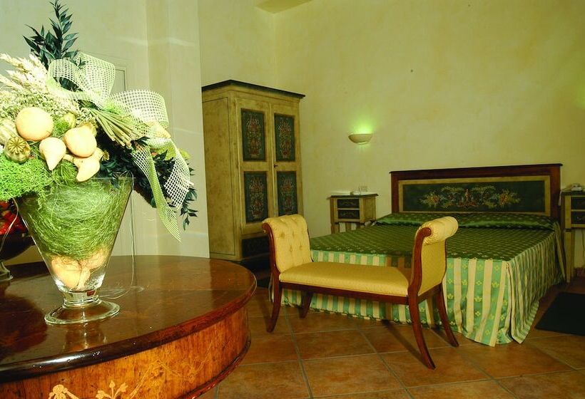 带按摩浴盆的套房, Adda