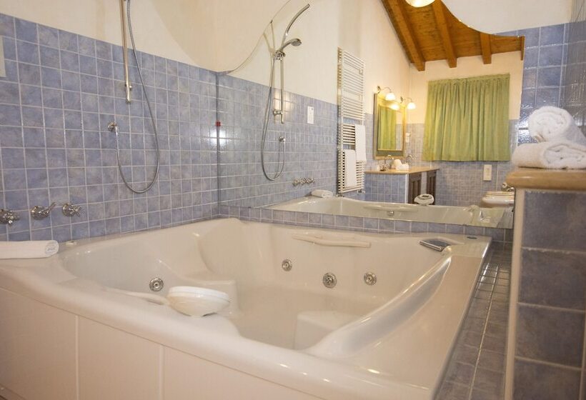 带按摩浴盆的套房, Adda