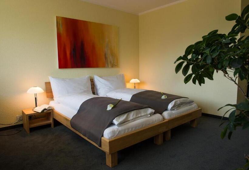 غرفة قياسية, & Bildungszentrum Matt