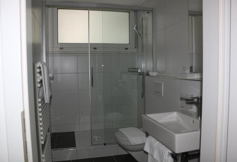 جناح, & Bildungszentrum Matt