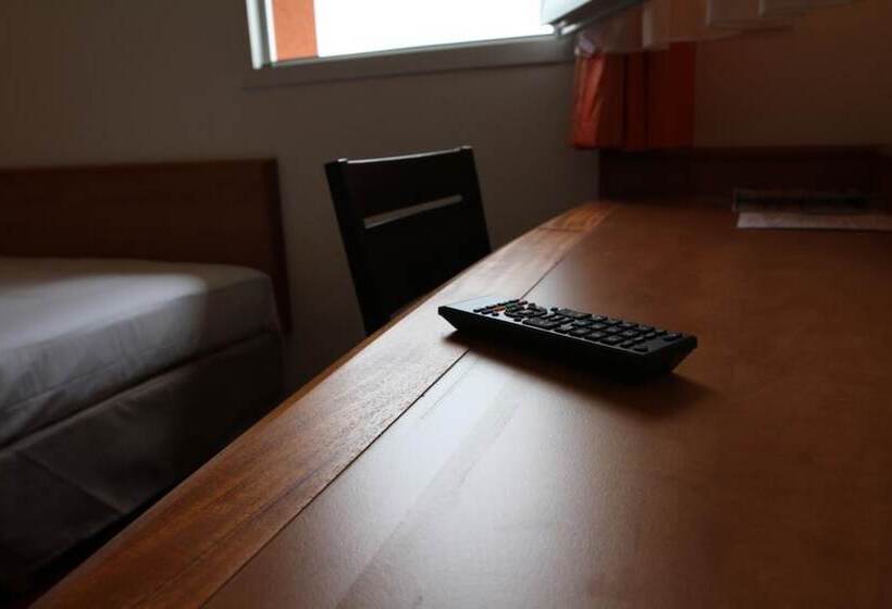 스탠다드 트리플 룸, Brit Hotel Confort Villeneuve Sur Lot