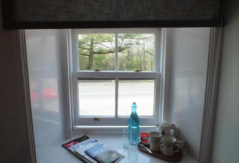 コンフォートルーム, Devonshire Arms Inn