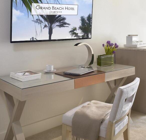 Deluxe Suite King-Size Franciággyal, Grand Beach Hotel Surfside West