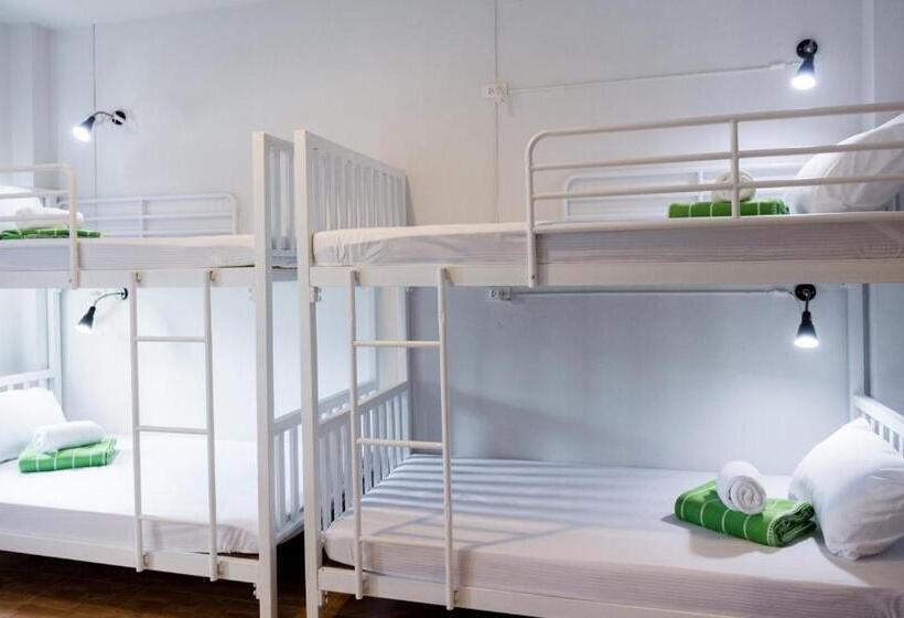 발코니가 있는 4인용 스탠다드 룸, Krabi Pitta House