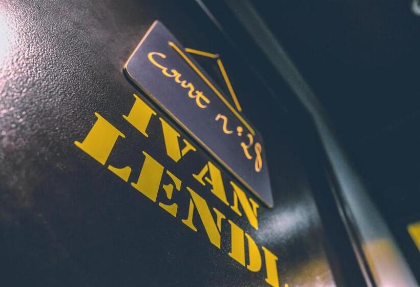 اتاق کلاسیک, Olympic Paris Boulogne By Patrick Hayat