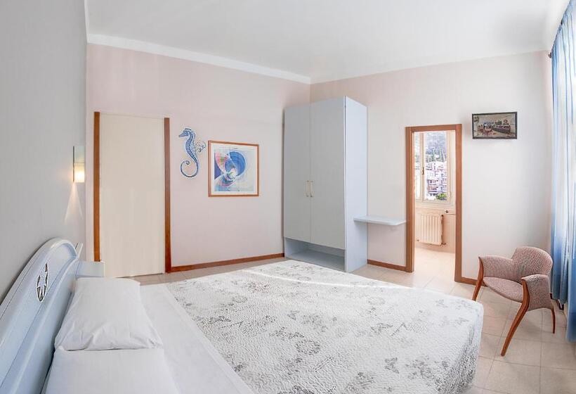 Quarto Triplo Estandar, Casa Pozzi