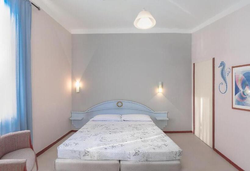 Quarto Quádruplo Estandar, Casa Pozzi