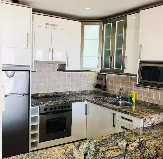 プールビュースタンダードステューディオ, Regency Torviscas Apartments and Suites