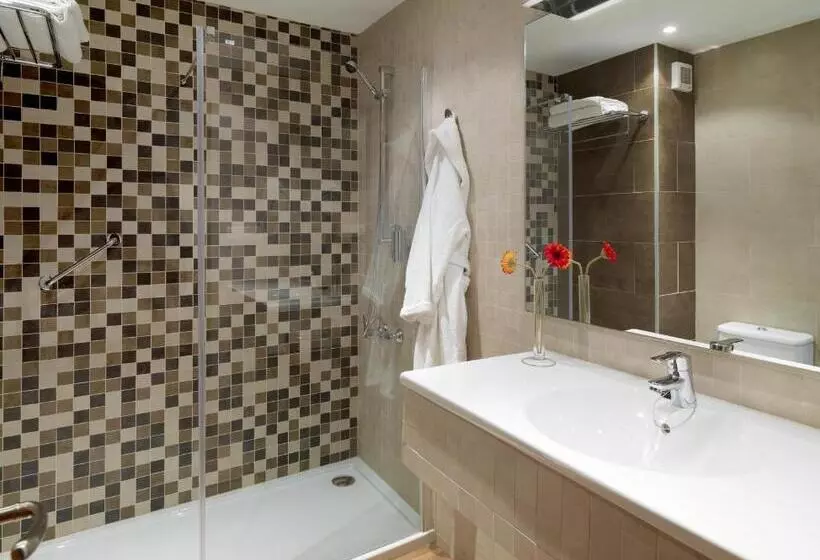 プールビュースタンダードステューディオ, Regency Torviscas Apartments and Suites