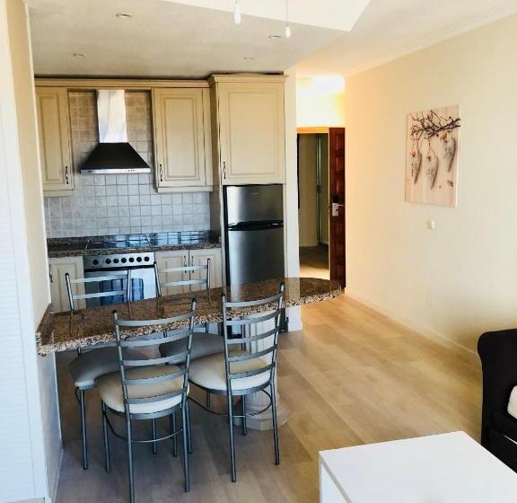 Апартаменты 2 Спальни, Regency Torviscas Apartments And Suites