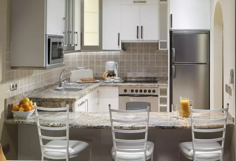 テラス付き１ベッドルームアパートメント, Regency Torviscas Apartments and Suites