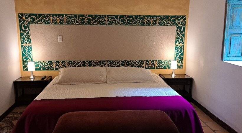 جناح جونيور, Casa Lola Hotel Boutique