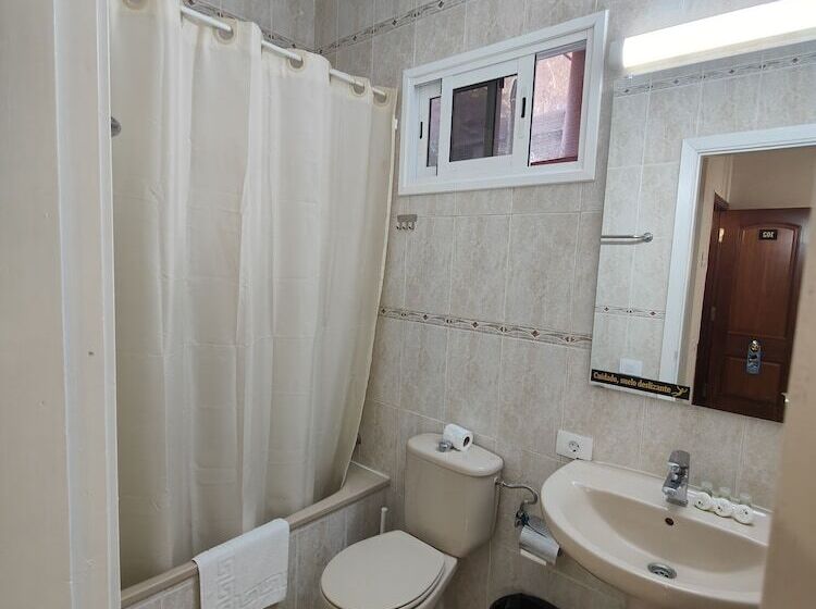 غرفة قياسية فردية, Don Cándido