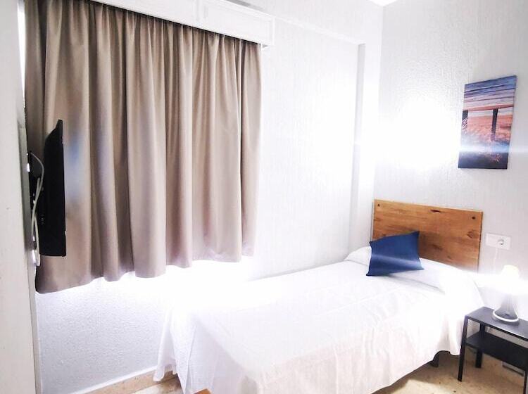 غرفة قياسية فردية, Don Cándido