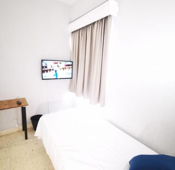 غرفة قياسية فردية, Don Cándido