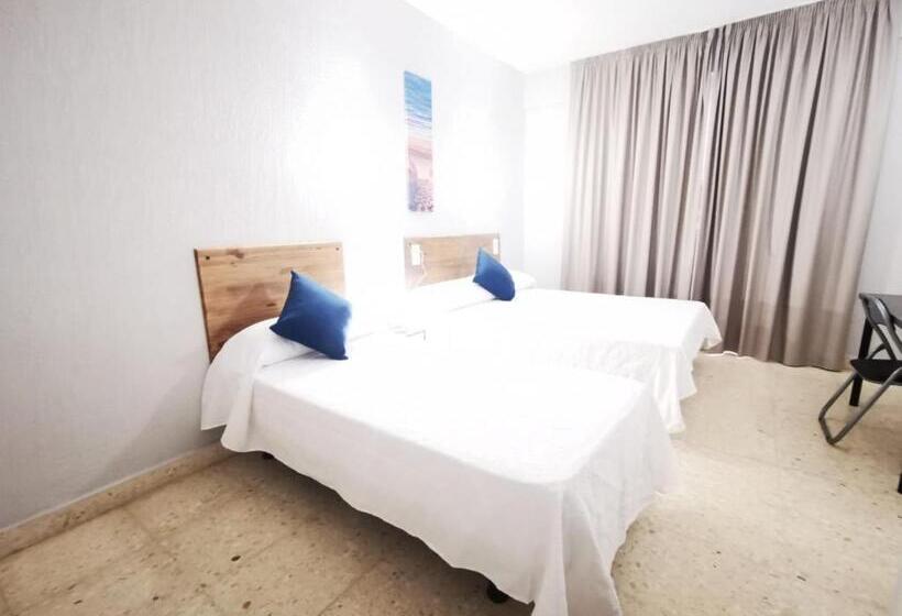 غرفة قياسية ثلاثية مزودة بشرفة, Don Cándido