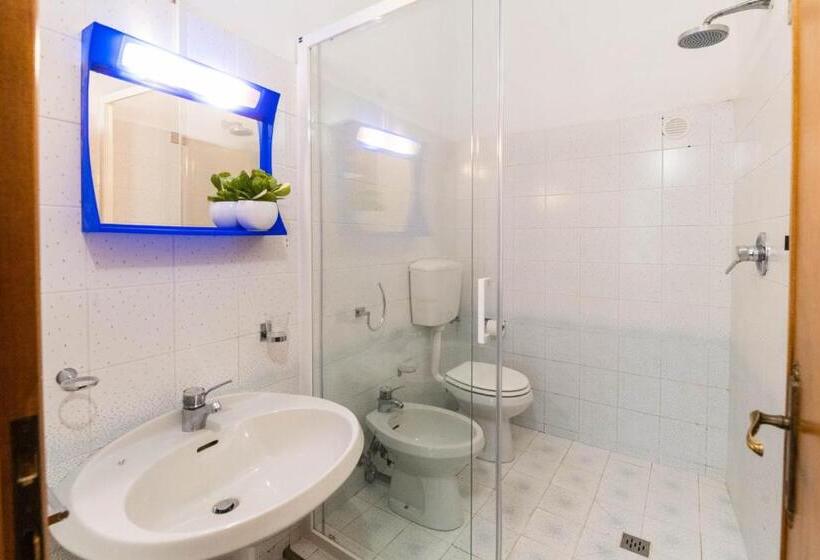 Economy Triple Room, Casa Fubis