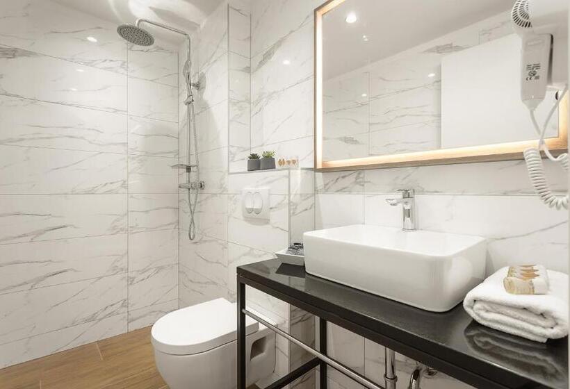 プールの見えるスタンダードトリプルルーム, Resort Del Mar Emotion