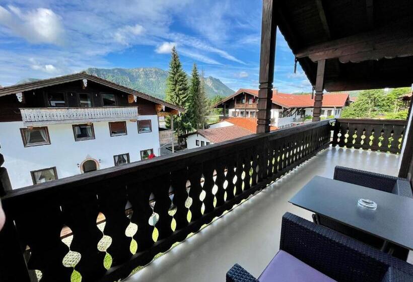 חדר סופריור עם מרפסת, Hardi S