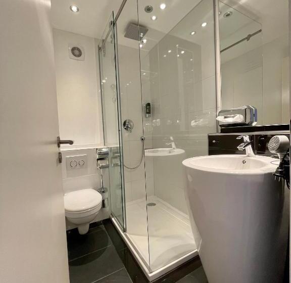 חדר משפחתי נוף להרים, Hardi S