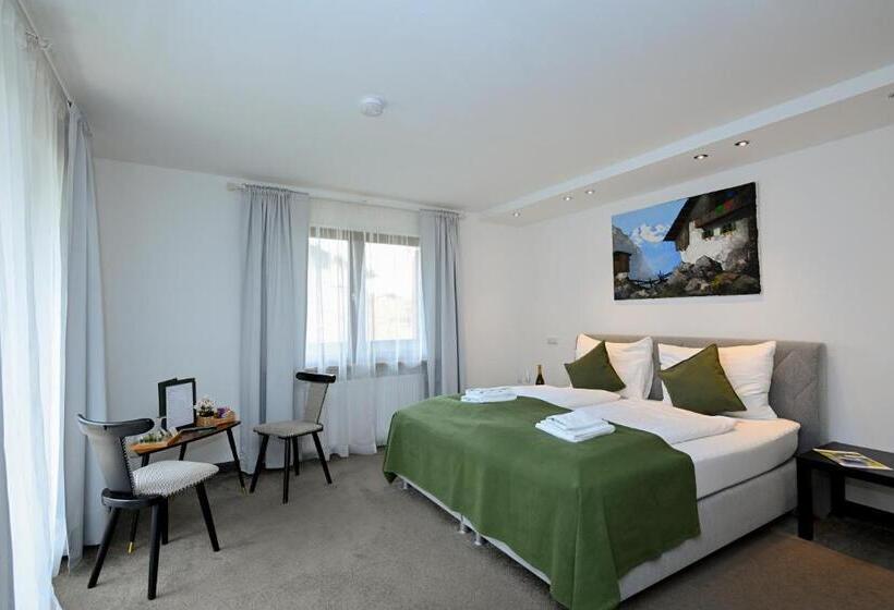 חדר סופריור עם מרפסת, Hardi S