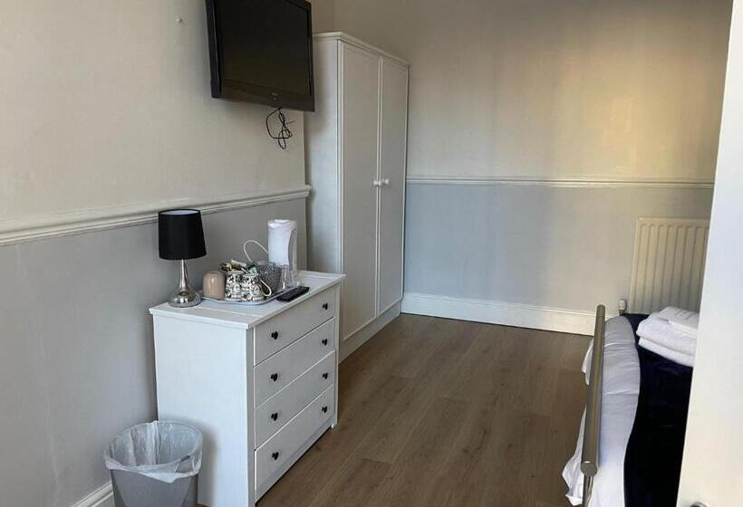 디럭스 룸, Lilyrose