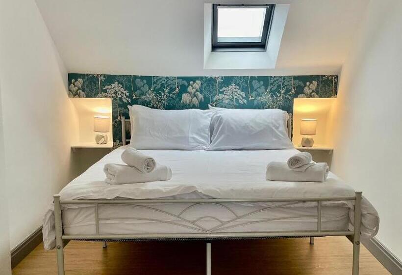 이코노미 룸, Lilyrose