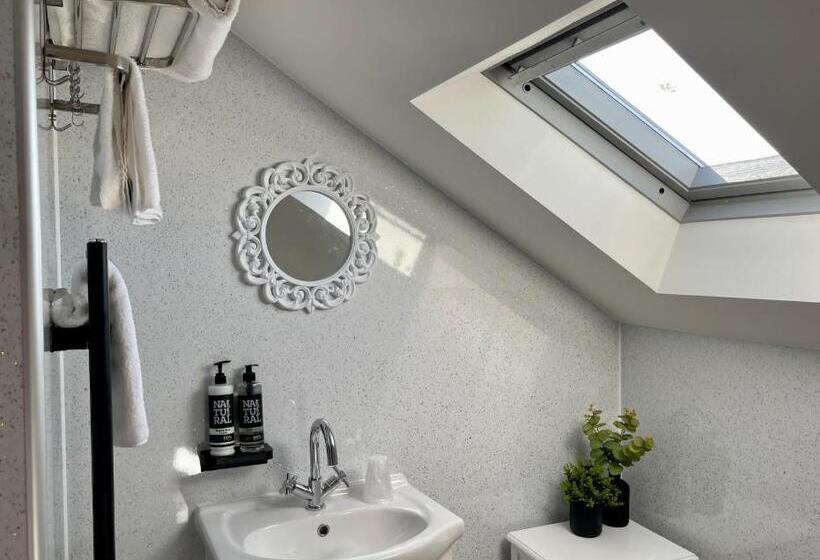 패밀리 룸, Lilyrose