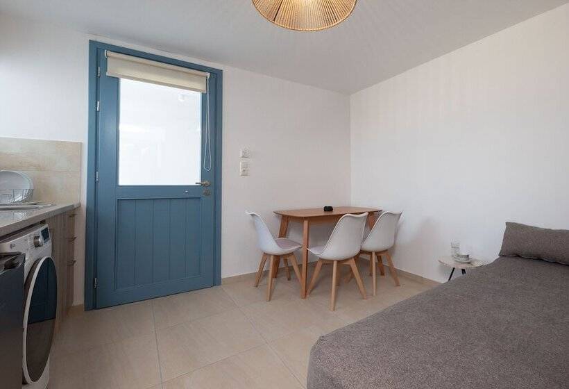 스탠다드 스튜디오, Mandilaras Village