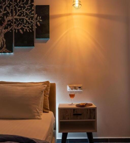 프리미엄 스튜디오, Mandilaras Village