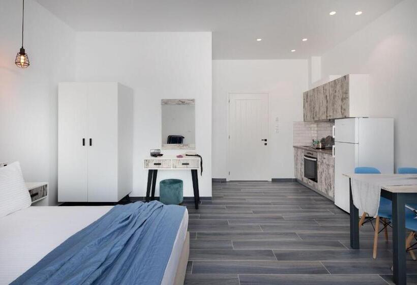 高级工作室, Mandilaras Village