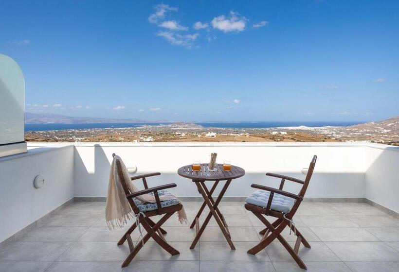 수피리어 스튜디오, Mandilaras Village