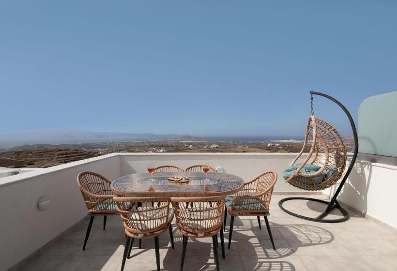 スーペリアスタジオ, Mandilaras Village