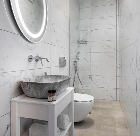 컴포트 스튜디오, Mandilaras Village